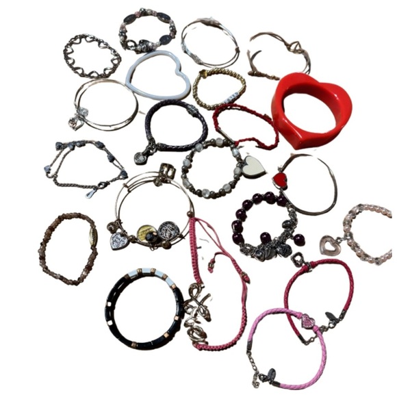 💕21 Heart Themed Bracelets perfect for Valentine’s Day - Picture 1 of 3